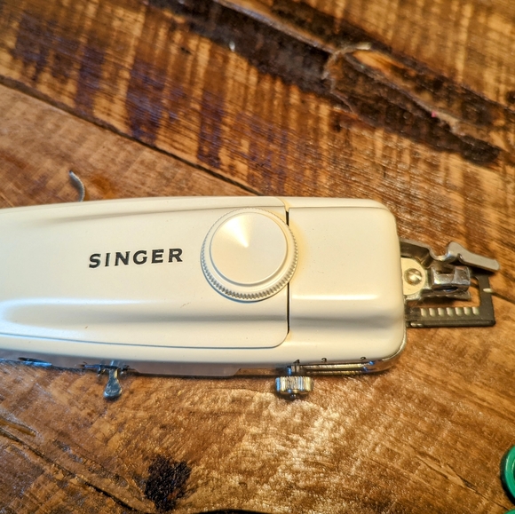 Singer Buttonholer Various Sizes - Picture 11 of 14